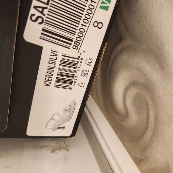 Naturalizer Silver "Kieran" Heeled Sandals. NIB. Size 8 Wide - Picture 3 of 10